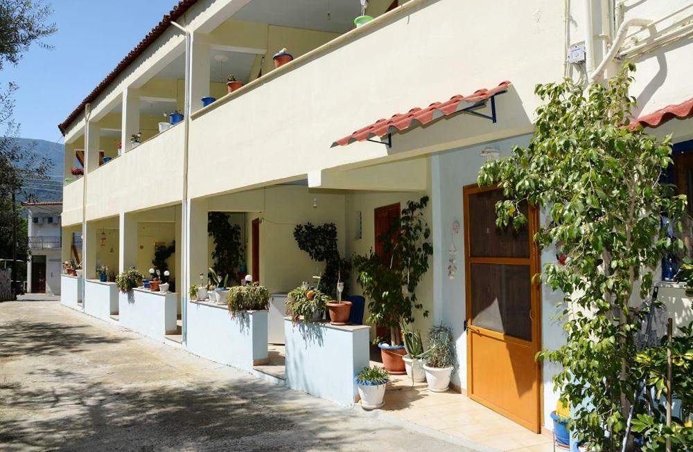 Kotsifas Rooms Tirós Dış mekan fotoğraf